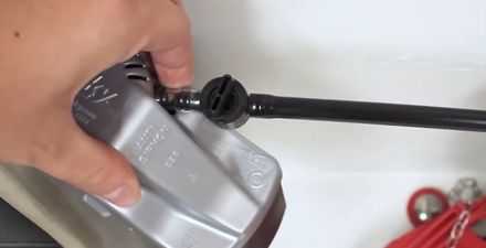 how to pinch the cover and refill tube